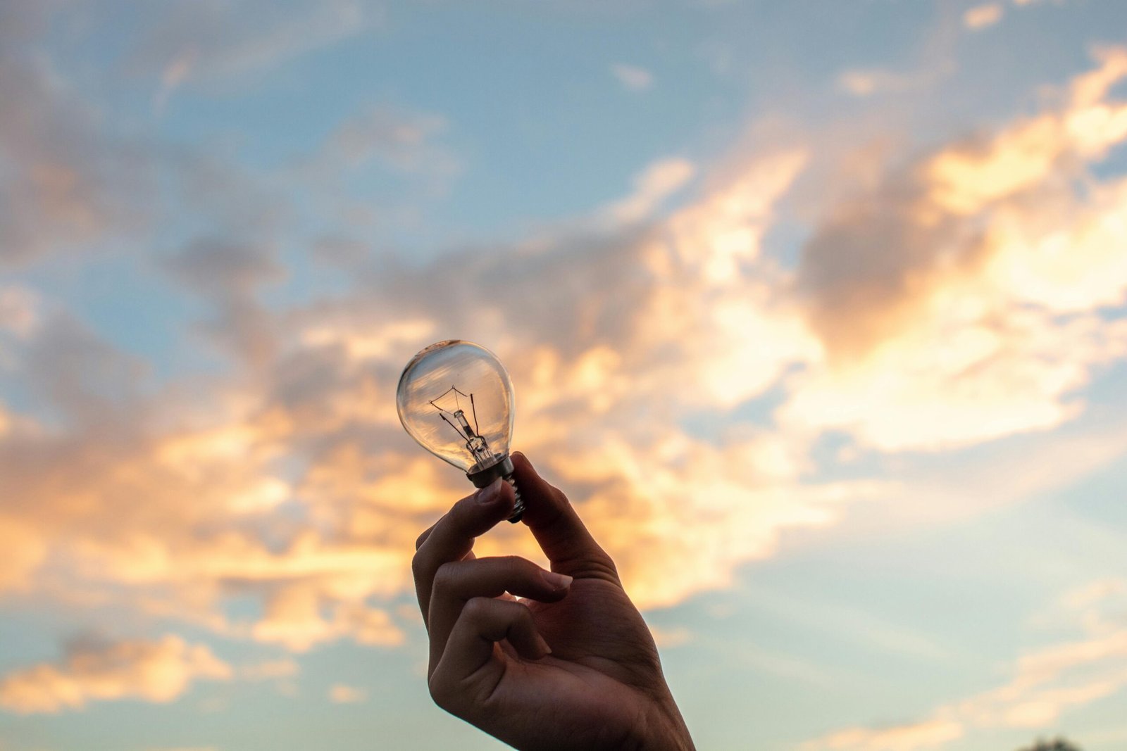 Stop Waiting for the Lightbulb Moment: Here’s How to Come Up with Profitable Business Ideas Today